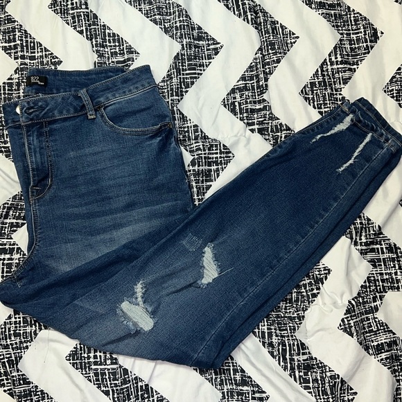 Distressed skinny blue jeans - Picture 1 of 5